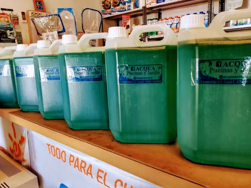 Acqua Piscinas y Jard&iacute;n | Dentro de Estaci&oacute;n de Servicios Gulf |