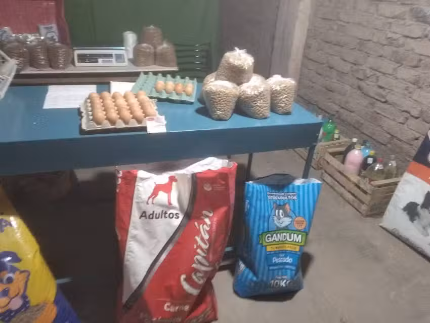 Articulos de limpieza y alimento para mascota el pollo