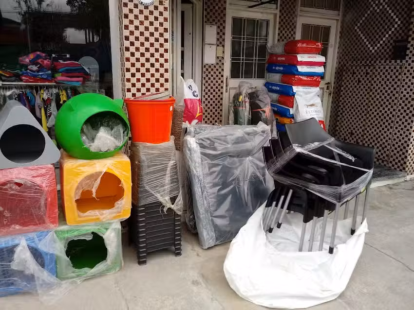 El Refugio, Forrajeria Y Multirrubro