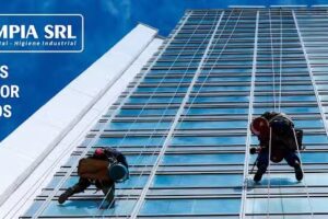 FLOR LIMPIA S.R.L. LIMPIEZA DE VIDRIOS EN ALTURA