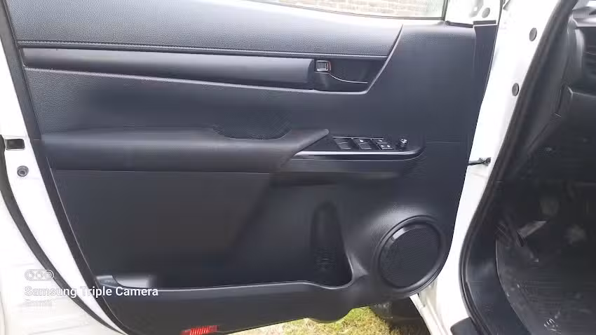 Lavadero de autos, tapizados y lustrado, tambi&eacute;n limpieza de motores y chasis